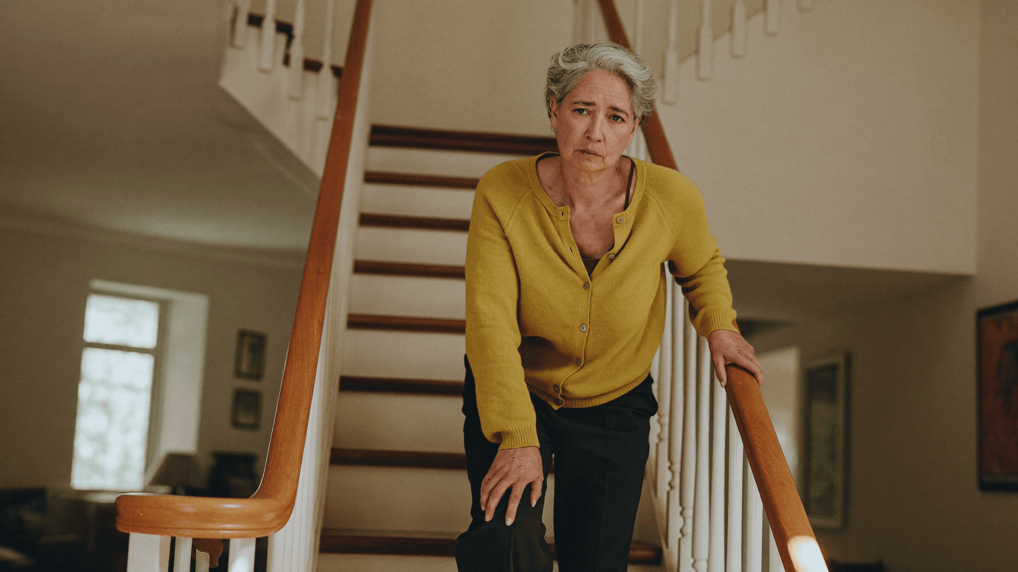 knee pain going down stairs