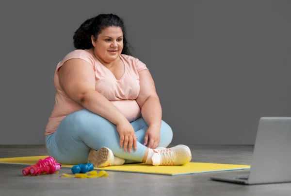 Person holding knee due to joint pain related to excess weight